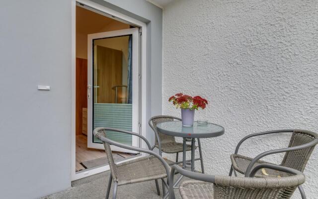 Spacious Apartment With Private Terrace