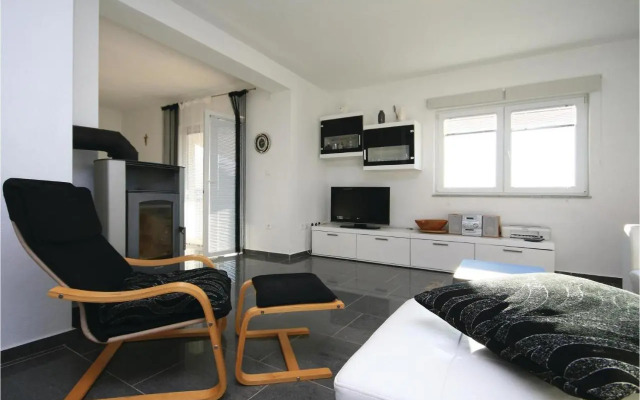 Holiday home Drinovci with a Fireplace 444