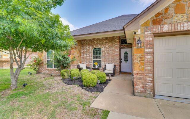 BBQ Ready: Harker Family Retreat w/ Yard!