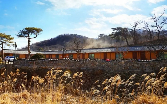 Gongju Sangsin Heuljip Pension