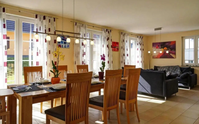 Holiday House Nightingale, Glowe