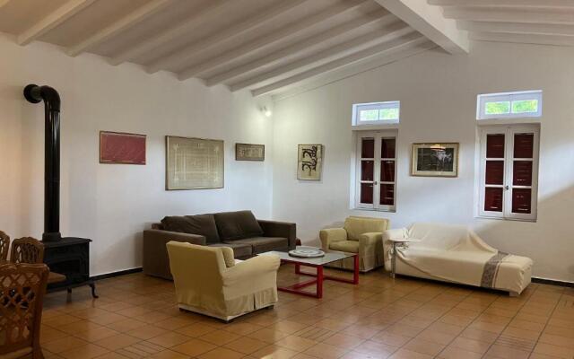 Mediterenian house with beautiful garden