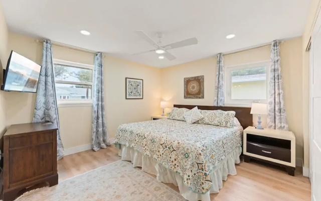 384 Harbor Drive