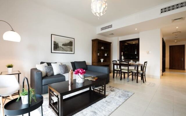 Retreat to Elegant Apartment in Old Town