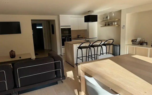 Modern Flat With Garden