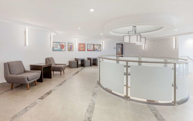 GLō Best Western Mississauga Corporate Centre