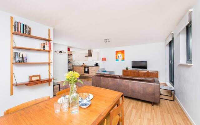 Stylish And Bright 3Br Apartment With Terrace