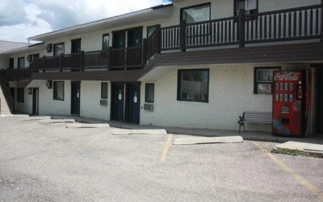 Outpost Motel & Kitchenette Suites