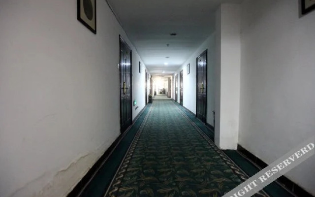 Rnhu Hotel