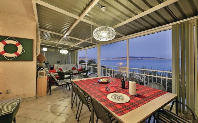 Amazing Home in Seget Donji With Wifi and 5 Bedrooms