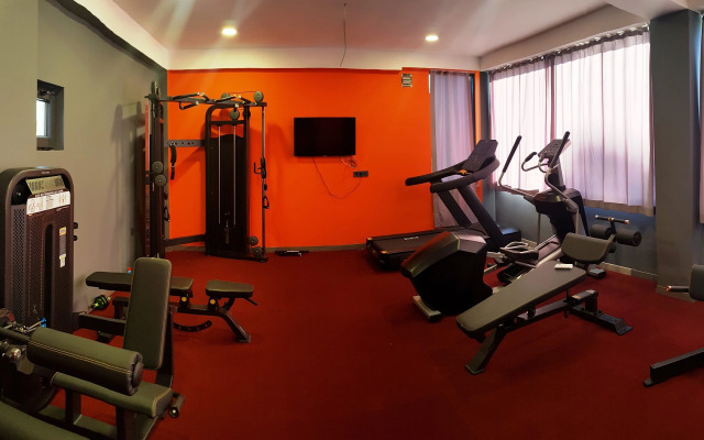 Черный слон Каштак (Сухум)