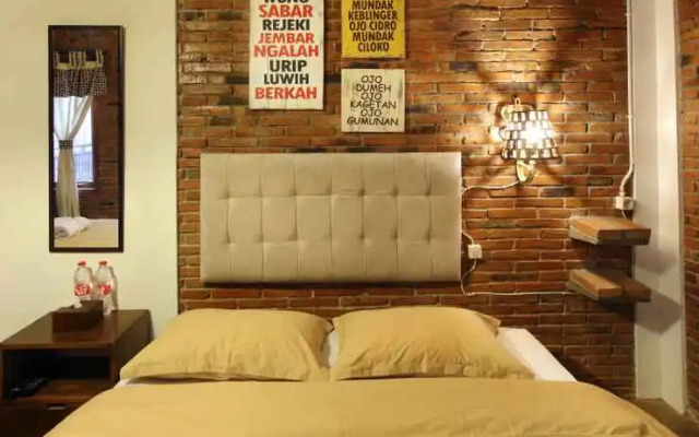 Omah Teras Bata Guesthouse