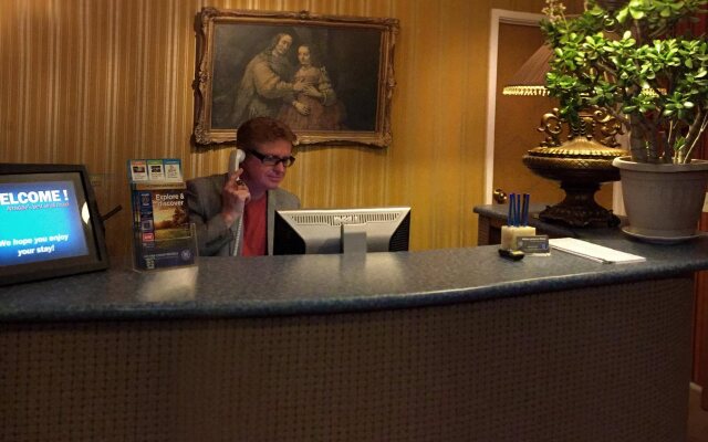 White Lanterns Motel