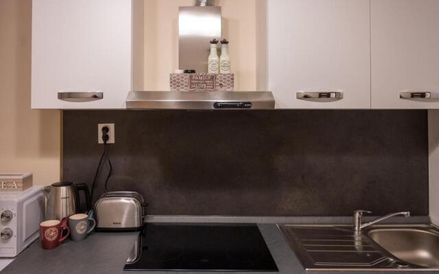 Design 1bdr Apartment in Top Center - Free Parking