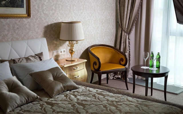 Iris Art Hotel