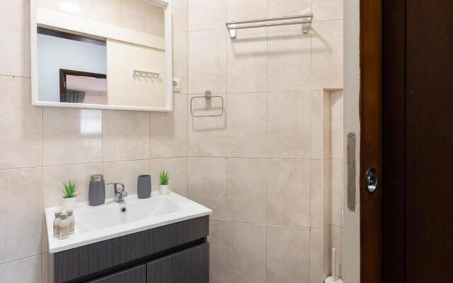 Deluxe Bright Flat with Netflix by Host Wise