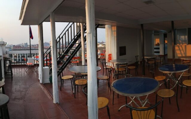 La Lune Hotel