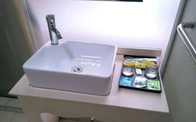 Hongri Zhongtian Express Hotel (Hefei Baohe Garden Branch)