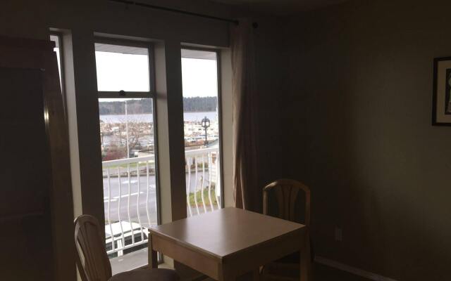 McNeills Inn on the Harbour Front