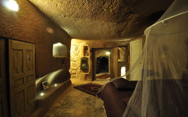 AkCave Suites and Resort