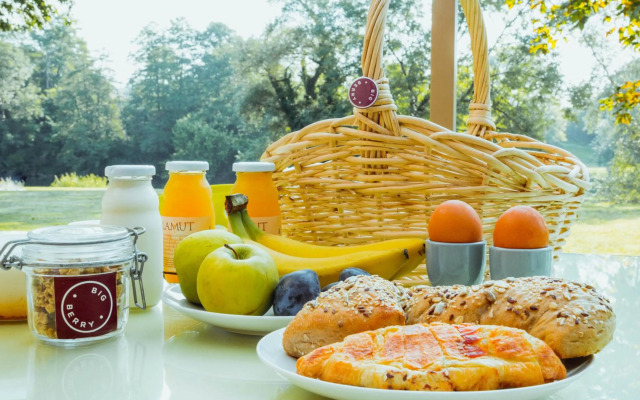 MAGNOLIA HOUSE by the RIVER