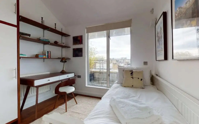Short let - Penthouse Apartment With West-facing Terrace