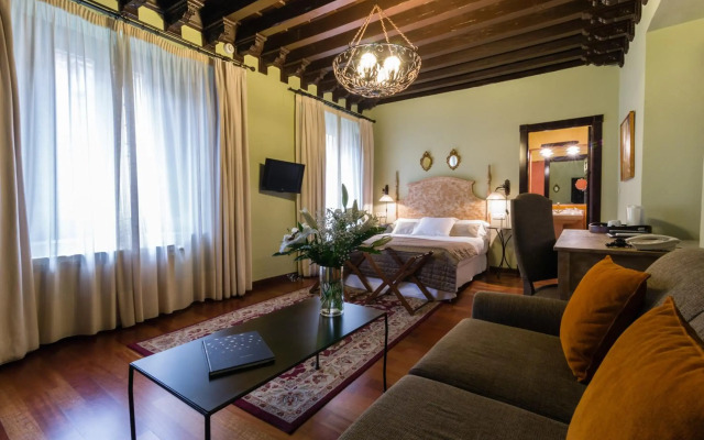 Palacio Mariana Pineda Hotel