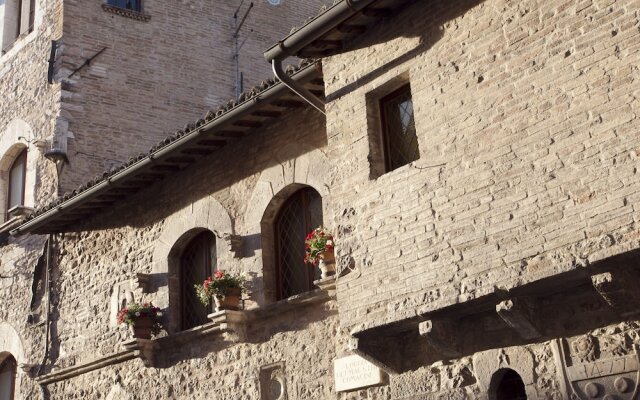Loggia dei Maestri Comacini