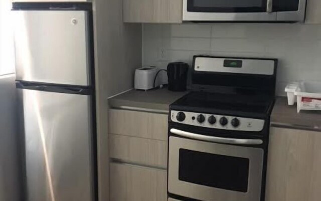 Living Suites Toronto - Queens Park