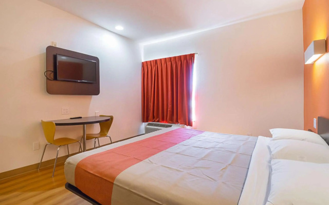 Motel 6 Dallas - Irving DFW Airport South