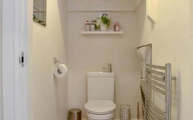 Impeccable 4-bed House in Barnsley