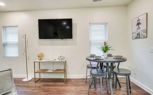 Dog-friendly Sheboygan Home - 1 Mi to Town!