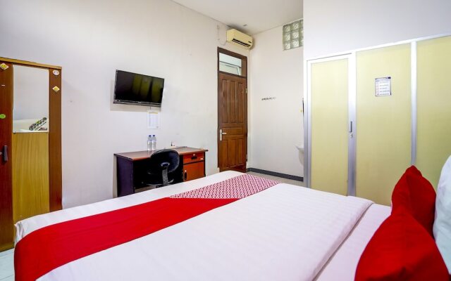 OYO Flagship 90890 Bratang Gede Residence