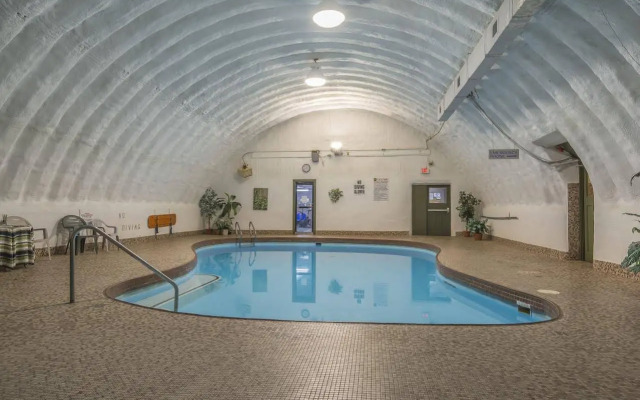 Jolly Roger Inn & Resort