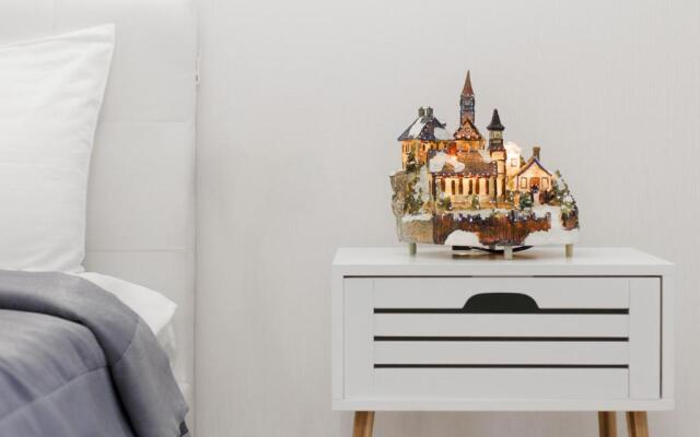 Cozy Apartment on Alexandrovskiy Avenue