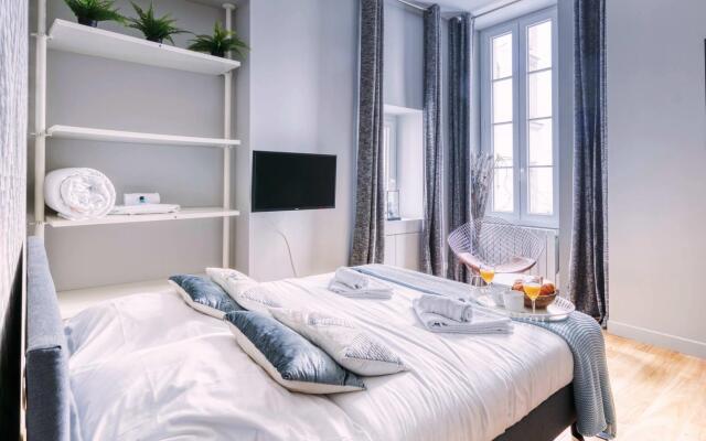 B 2063  - Musée d'Orsay - Spacieux appartement