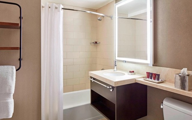 Hotel Adagio, Autograph Collection