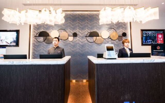 Yitel (Beijing Wangfujing Subway Station Pedestrian Street)