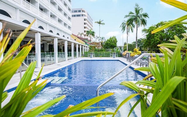 Cairns Harbourside Hotel