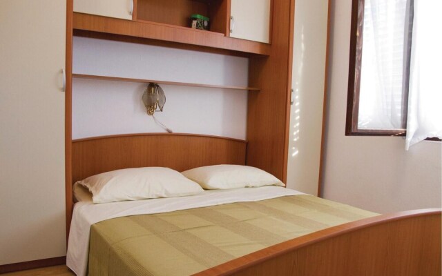 Nice Home in Vinisce With Wifi and 5 Bedrooms
