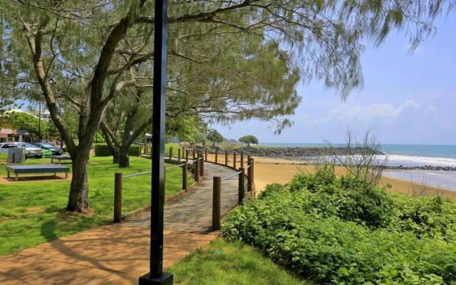 Ground Floor Luxury Oceanfront Apartment