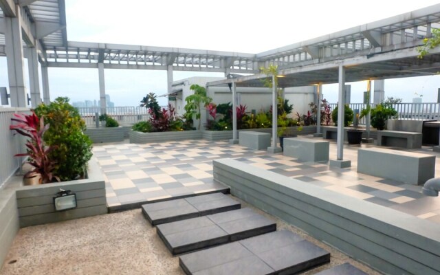 Cosmo Terrace Apartment with Direct Access to Thamrin City Mall