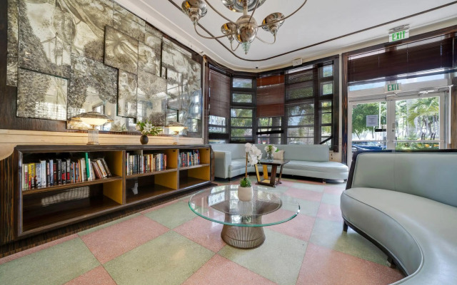Greenview Hotel by Lowkl
