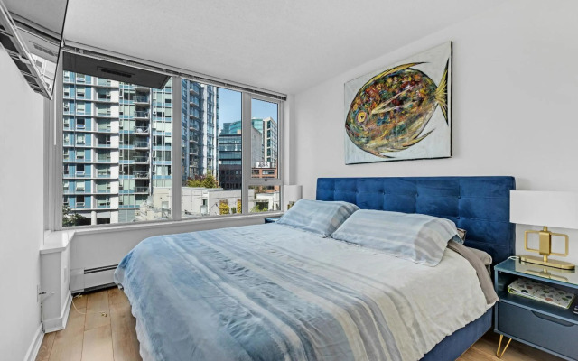 2BR Gastown Downtown Vancouver close to everything