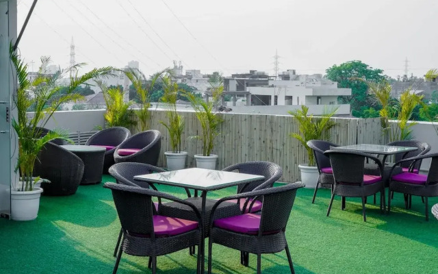 Saltstayz Select - Huda City Center