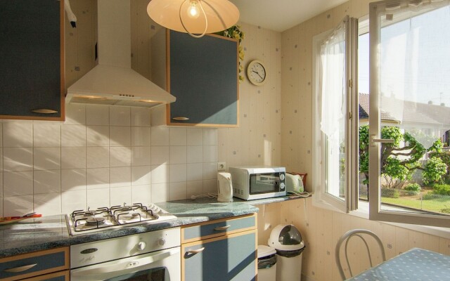 Classy Holiday Home With Garden, Barbecue, Garden Furniture