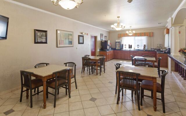 Best Western Plus Pratt