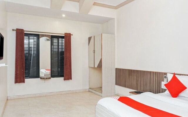 OYO 29114 Suraj Residency