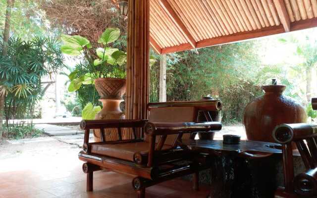 Kaengkrachan Boathouse Paradise Resort