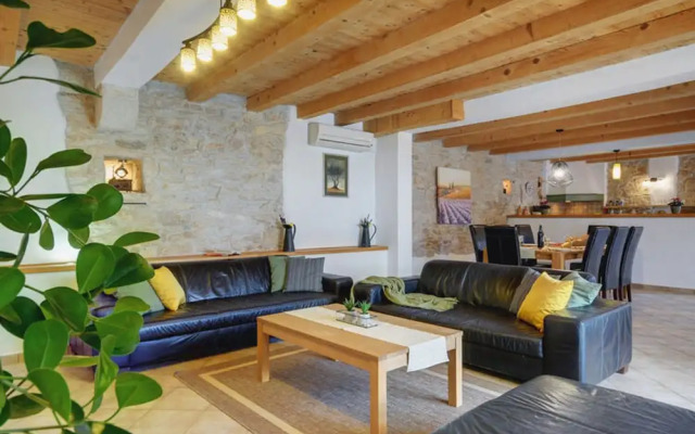 Villa in Batlug With Private Pool